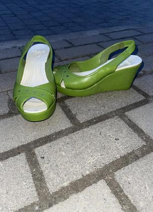 Босоніжки на танкетці Wears crocs оригінал w7