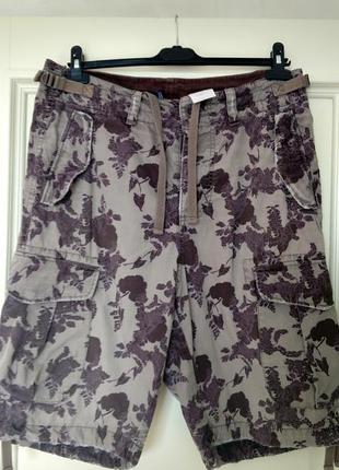 Divided шорти