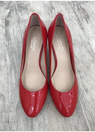 Червоні лакові шкіряні класичні туфлі човники на підборах minelli 36 37 розмір