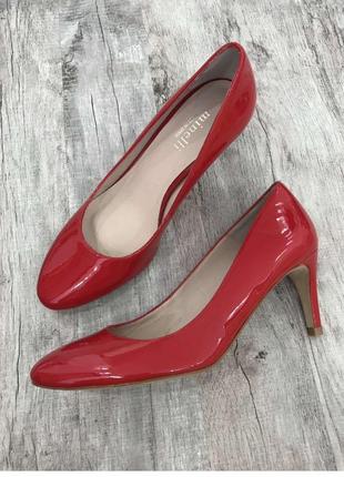 Червоні лакові шкіряні класичні туфлі човники на підборах minelli 36 37 розмір