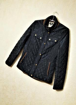 Стильная куртка утеплённая на тонким синтепоном чёрно-синяя воротник-стойка стёганная женская2 фото