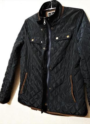 Стильная куртка утеплённая на тонким синтепоном чёрно-синяя воротник-стойка стёганная женская3 фото