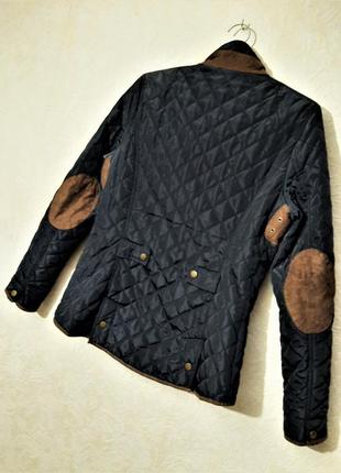 Стильная куртка утеплённая на тонким синтепоном чёрно-синяя воротник-стойка стёганная женская6 фото