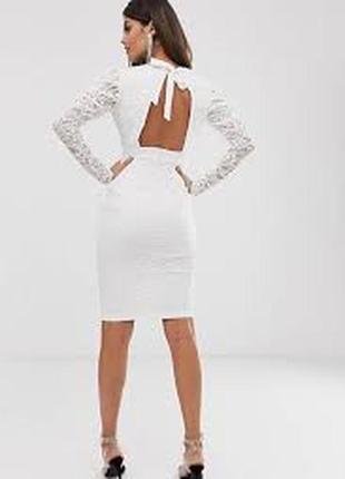 Кремовое платье-футляр миди из эластичного кружева с рюшами на рукаве vesper3 фото