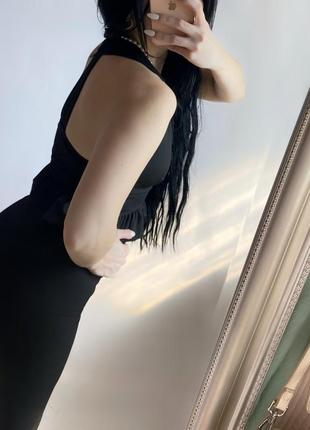 Черное платье миди по весну по фигуре с баской4 фото