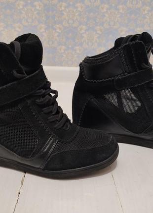 Сникерсы сеточка bershka