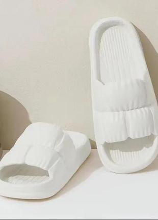 Стильные женские тапочки