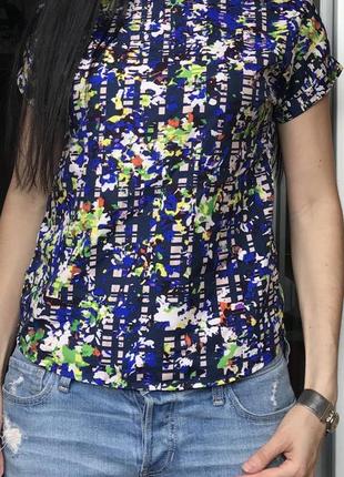 Красивая стильная футболка