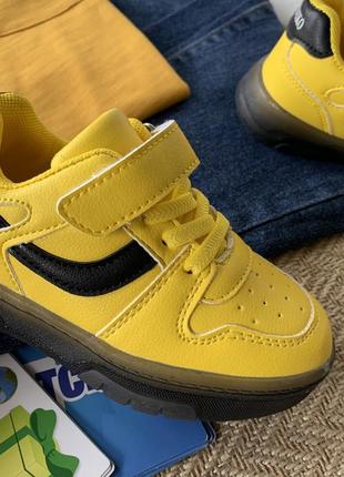 Кроссовки детские с подсветкой, желтые детские кроссовки2 фото