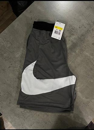 Nike  big swoosh 3