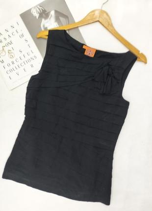 Шелковая блузка без рукавов черная воланы3 фото