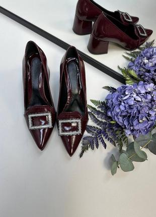 Эксклюзивные туфли лодочки из натуральной итальянской кожи и замша женские на каблуке с брошкой7 фото