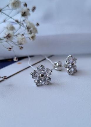 Серебряные женские сережки гвоздики цветок с белыми камнями серебро 925 пробы черненное 2236 1.95г