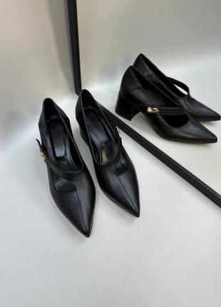 Эксклюзивные туфли лодочки из натуральной итальянской кожи и замша женские на каблуке с брошкой5 фото