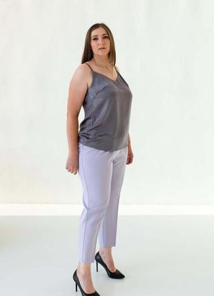 Классические весенние сиреневые женские укороченные брюки больших размеров2 фото