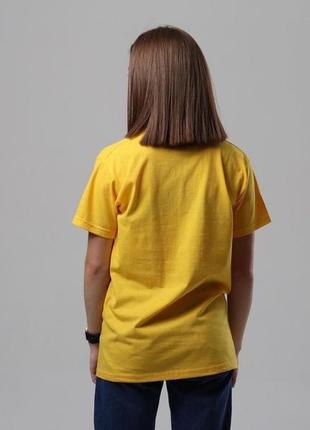 Базовая однотонная футболка желтого цвета2 фото