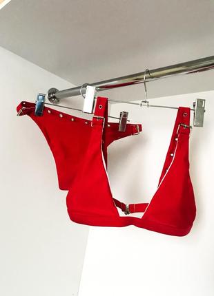 Раздельный модный женский красный яркий купальник застежки пряжки замочки бразильяна