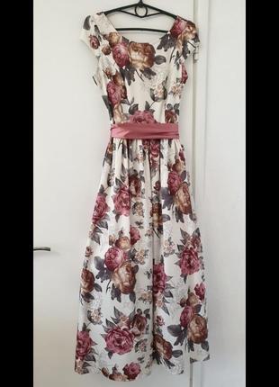 Очень красивое платье куплено в турецине в магазине.