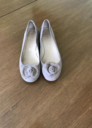 Бежеві туфлі нубукові