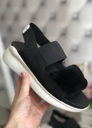 Фирменные босоножки ,бреда ugg 37p.