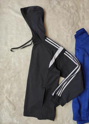 Чорна сіра чоловіча спортивна кофта з капюшоном худі анорак із білими смужками лампасами adidas4 фото