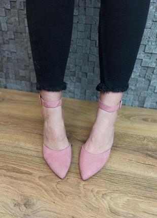 Рожеві туфлі з ремінцем босоніжки