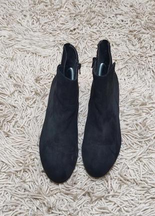 Очень красивые и качественные ботинки фирмы jana soft line.в идеальном состоянии.размер 38 н.длина стельки 24.5 см.2 фото