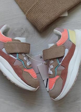Різнокольорові кросівки zara