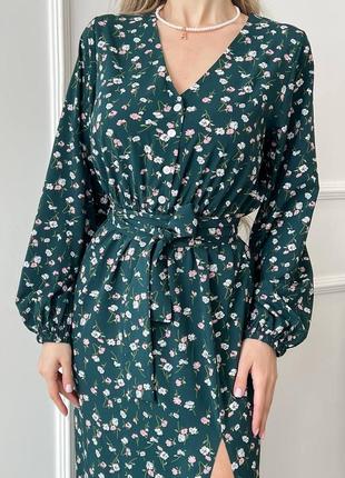 Длинное платье в принт с разрезом сбоку на юбке4 фото