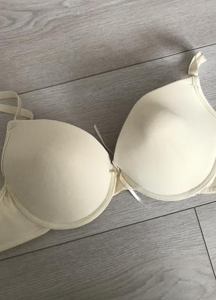 Бюстгальтер з силіконовою спинкою