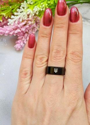 Каблучка герб україни. нержавіюча сталь. колір чорний. розмір 18