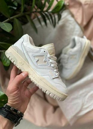 New balance 550
•white beige•