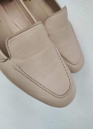 Нюдові шкіряні легенькі туфлі-лофери, класична комфортна модель4 фото