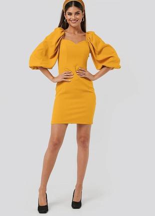 Стильное платье с пышными рукавами