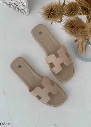 Шльопанці,
колір beige ,гума, угорщина