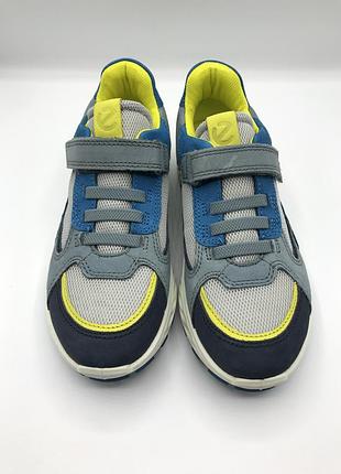 Оригинальные кроссовки эссо