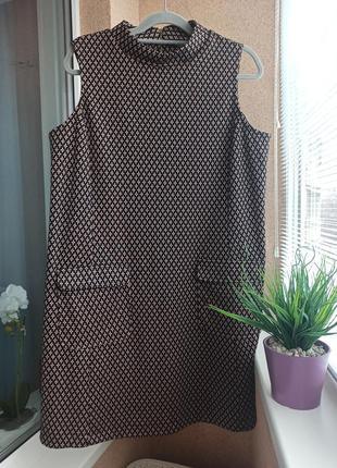 Трикотажное платье / сарафан миди с накладными карманами.