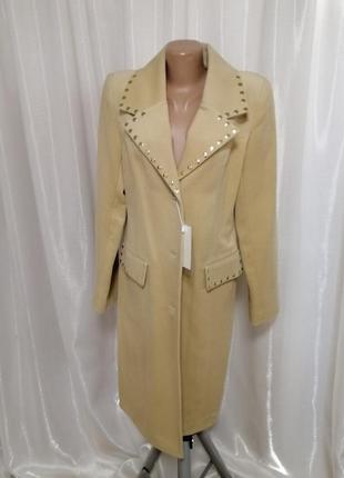 Стильне пальто довжини міді з поясом та заклепками   стильное пальто длины миди с поясом и заклёпкам2 фото
