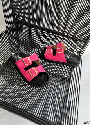 Фуксия кожаные шлепанцы шлепки с двумя пряжками на черной толстой подошве розовые4 фото