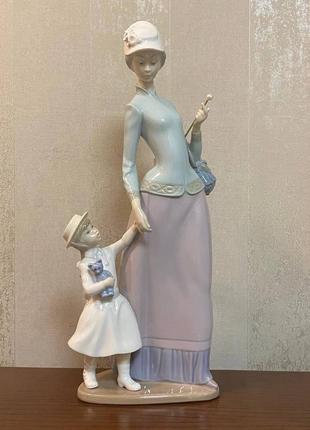 Фарфоровая статуэтка lladro «дама с девочкой».