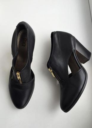 Кожаные ботинки туфли с разрезами oxmox 39 р. натуральная кожа4 фото