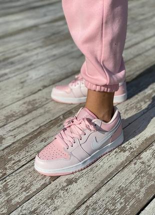 Кроссовки nike air jordan 1 low pink