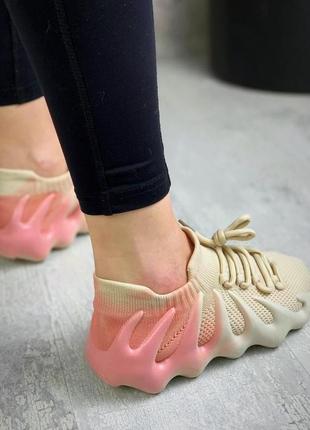 Модные женские кроссовки из воздухопроницаемого текстиля на крутой подошве молочного цвета 35-405 фото