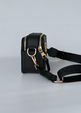 Marc jacobs snapshot black gold популярная трендовая сумочка марк джейкобс черная сумка золотой логотип3 фото