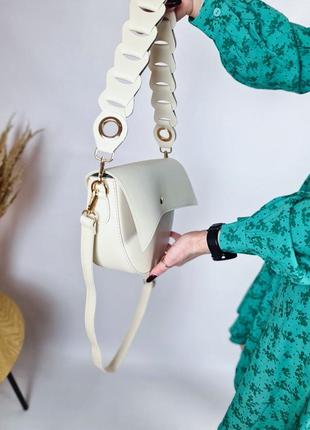 Стильна біла сумка,сумочка напівкругла жіночі8 фото