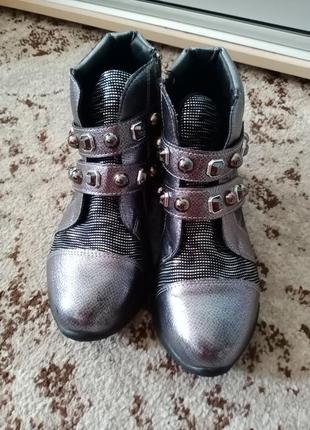 Сапожки демисезонные, очень легкие, удобные, размер 36.