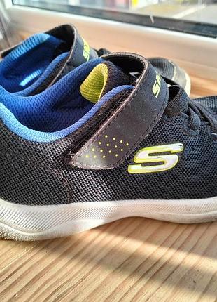 Детские кроссовки