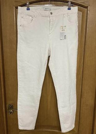 Новые белые джинсы по ножке с эластаном 50-52 р reserved