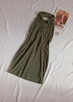 Платье с открытой спиной и воротником/поло