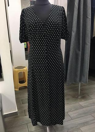 Плаття чорне в горошок